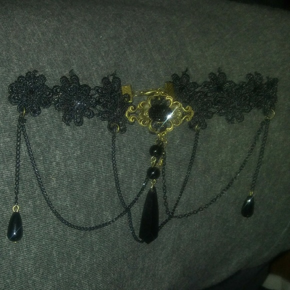 Royal Dangling Black Emblem Choker - Picture 1 of 4